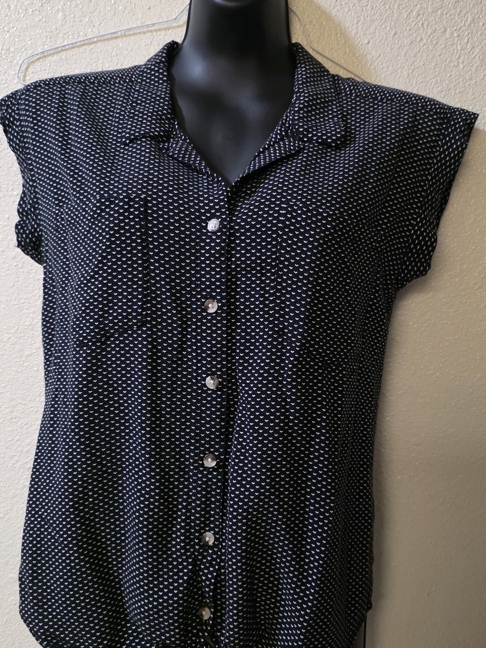 JACHS Girlfriend Navy Dot Button-Front Cap Sleeve Blouse